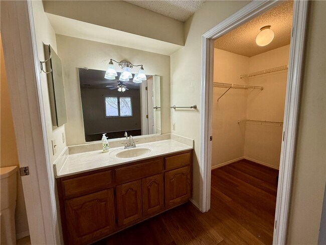 Building Photo - 9 Dunedin Dr