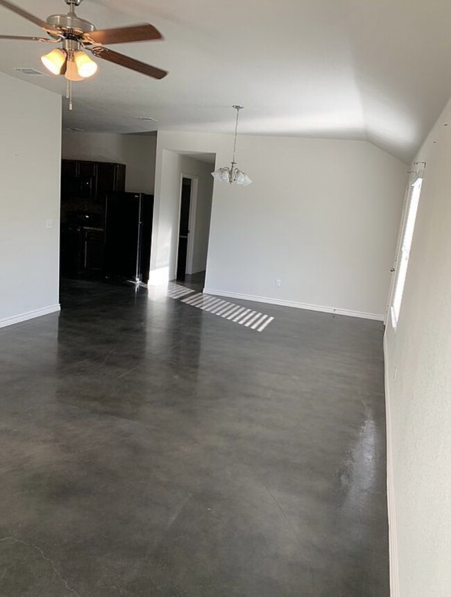 Building Photo - 1600 Van Zanten Dr