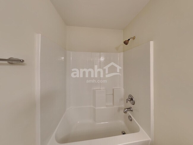 Building Photo - 420 Laurel Hills Dr