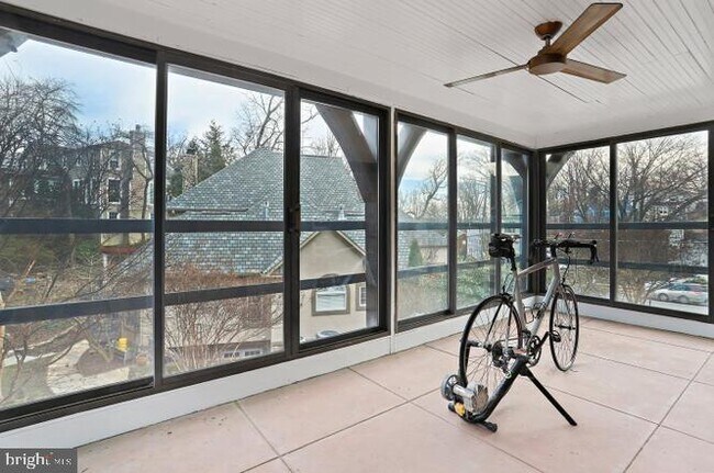 Building Photo - 2347 S Arlington Ridge Rd