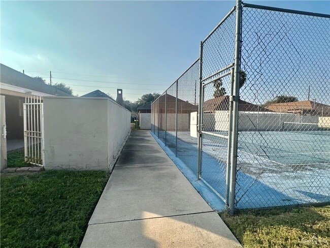 Building Photo - 17 Cedar Ave