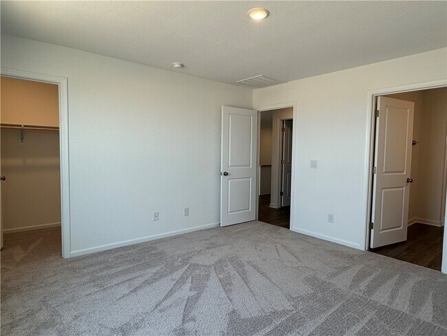 Building Photo - 2455 Tapatio Dr