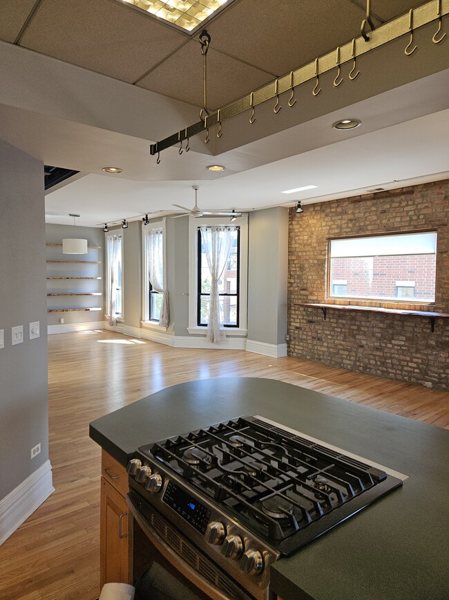 Building Photo - 1127 W Madison St