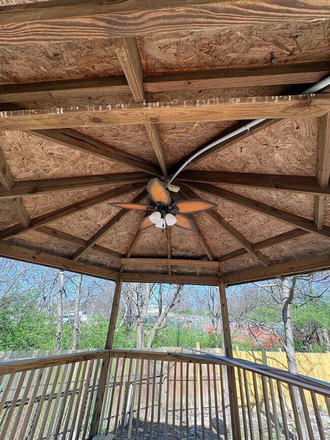 Building Photo - 2-4 Bedroom 1 Bathroom Home