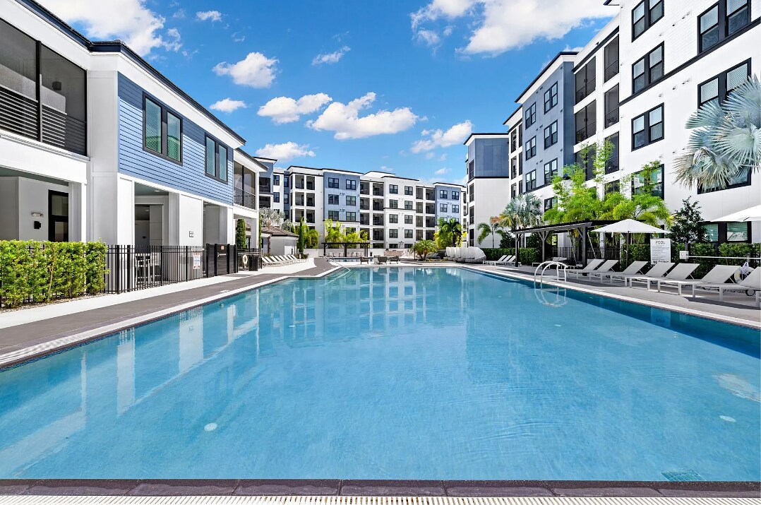 Building Photo - 4950 W Prescott St