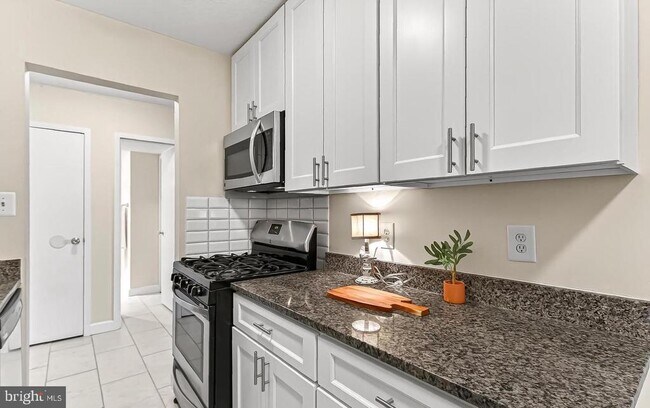 Building Photo - 501 Slaters Ln