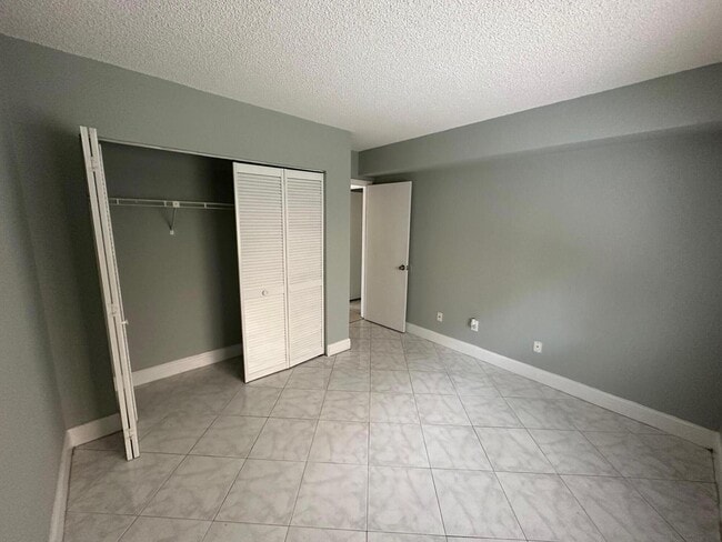 Building Photo - 6031 10th Ave N