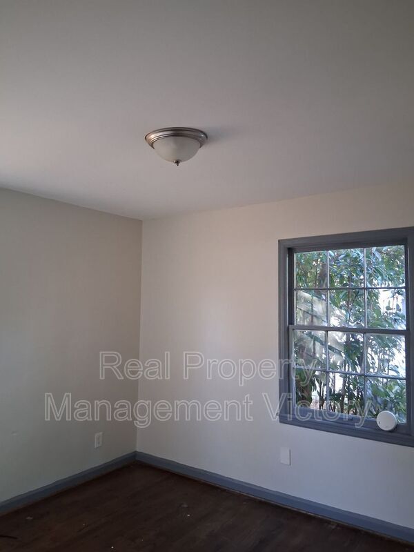 Building Photo - 213 Rose Dr