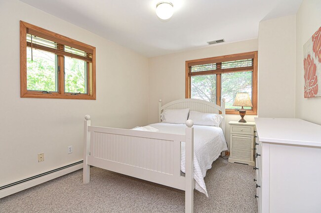 Building Photo - Winter Rental: Wingaerchic (Dog-friendly!)