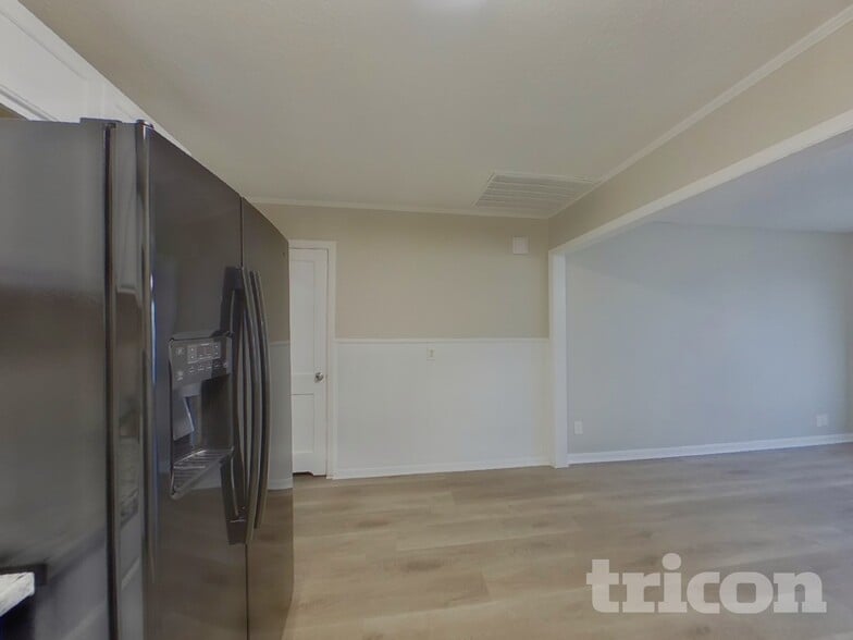 Building Photo - 737 SE 3rd St