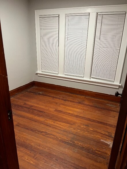 Building Photo - 221-223-223 S State St