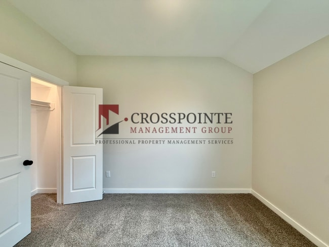 Building Photo - Stunning 3 bedroom 2 bathroom Home!