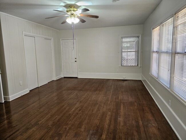 Building Photo - 1222 N Ridge Ave