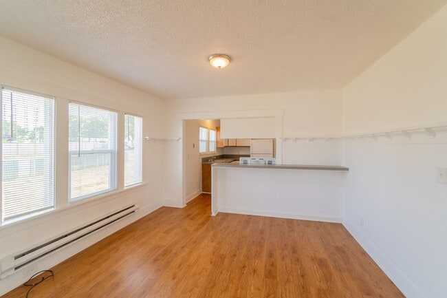 Building Photo - Charming 1910 Craftsman 4bd/2ba Tacoma House for Rent!