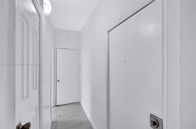 Building Photo - 215 30th St