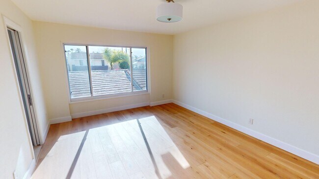 Building Photo - Beautifully Updated Spacious 3 Bed 3 Bath Home in Coronado Cays Available for Lease!