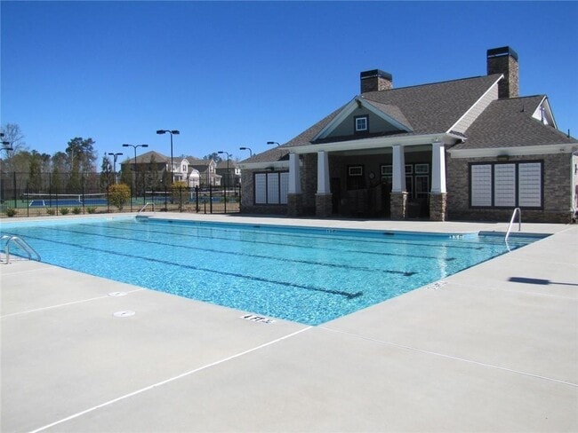 Building Photo - 462 Spring View Dr