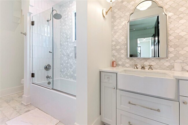 Building Photo - 319 W Frances Ave