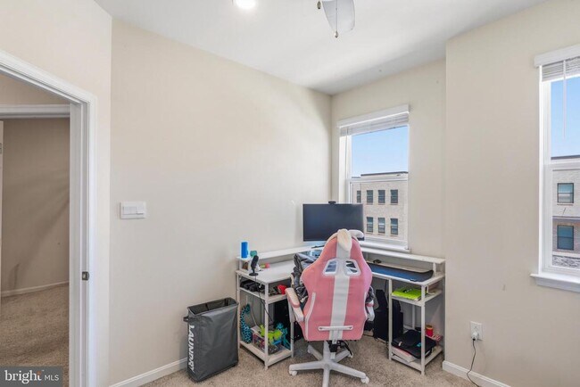 Building Photo - 870 Amity St