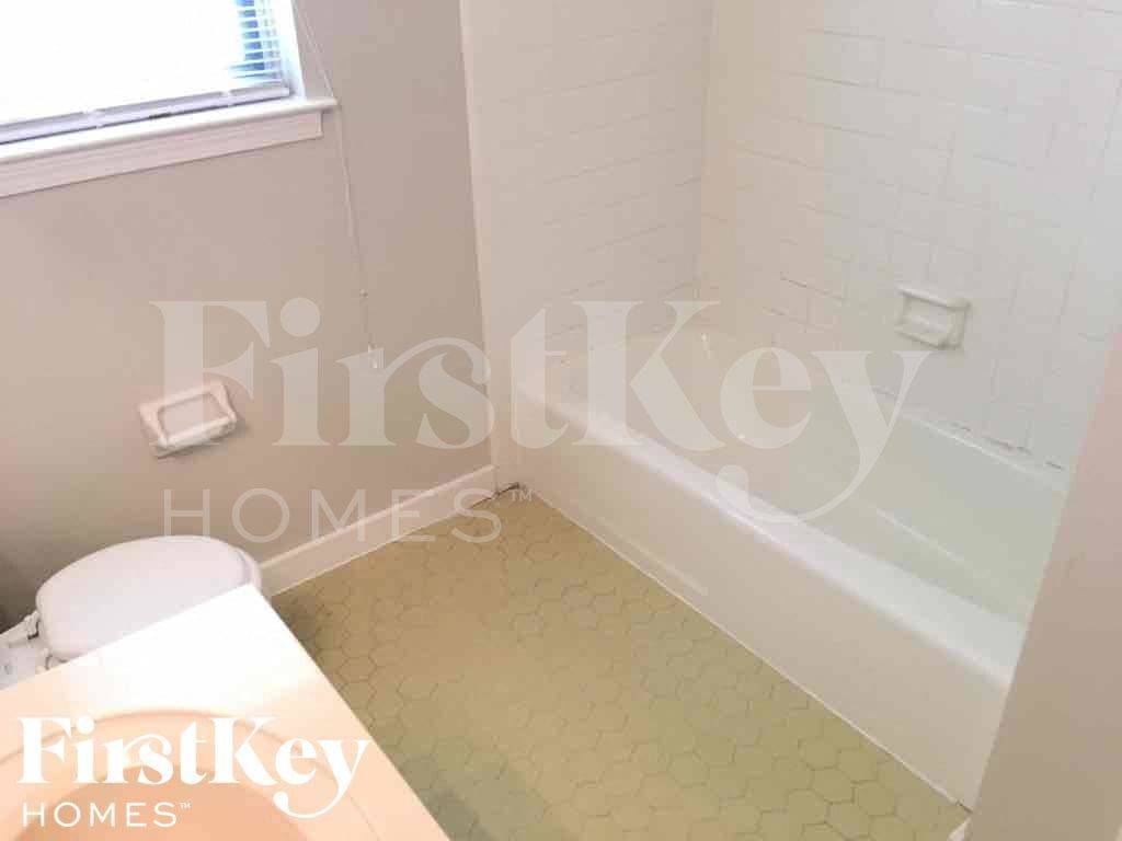 Building Photo - 5607 Sweet Gum Dr