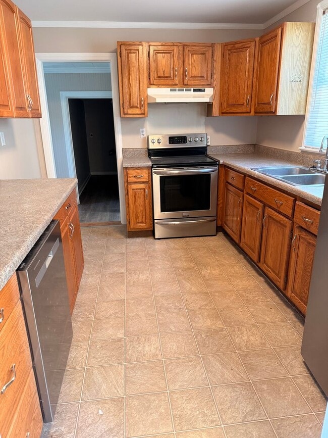 Building Photo - Cute Red Bank House