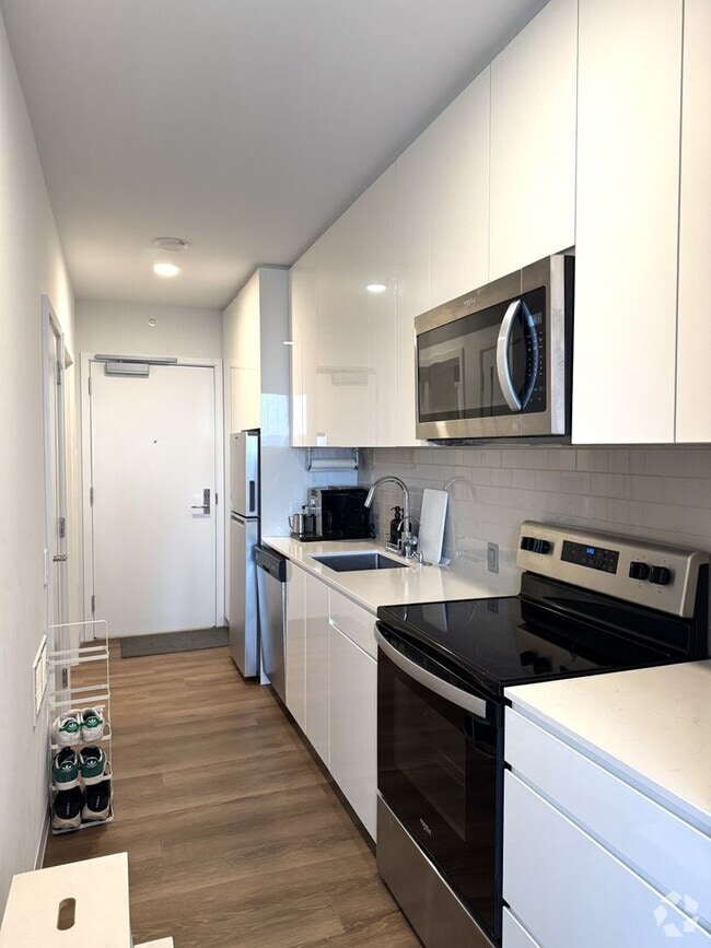 Building Photo - Aalii - High Floor Fully Furnished One Bed...