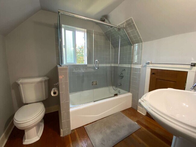 Building Photo - Rustic 4-Bed, 2-Bath Home in Happy Valley ...