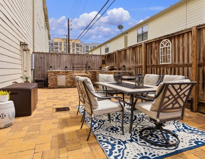 Building Photo - 548 Westcross St