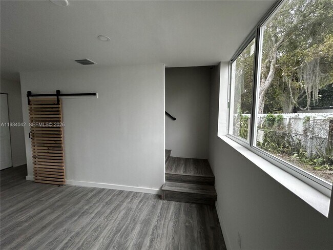 Building Photo - 4429 SW 21st St