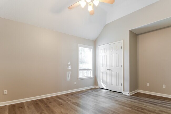 Building Photo - 8785 Oak Grove Blvd