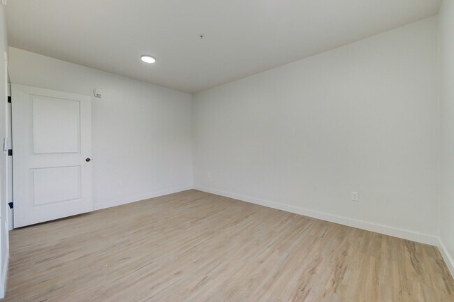 Building Photo - 404 E 5600 S