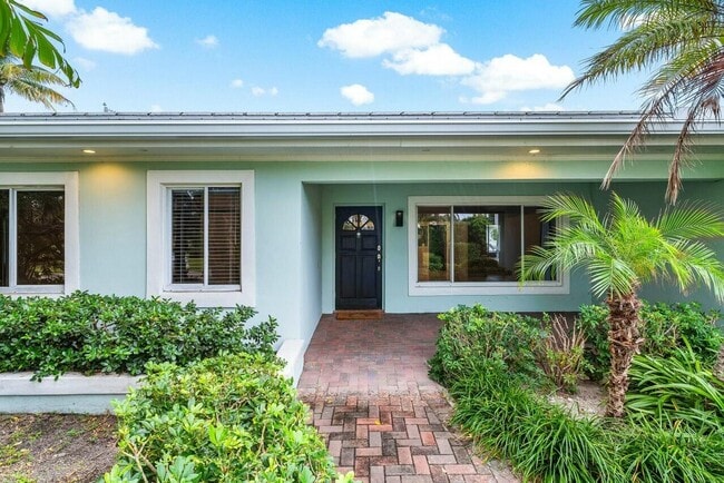 Building Photo - 121 NE Spanish Ct