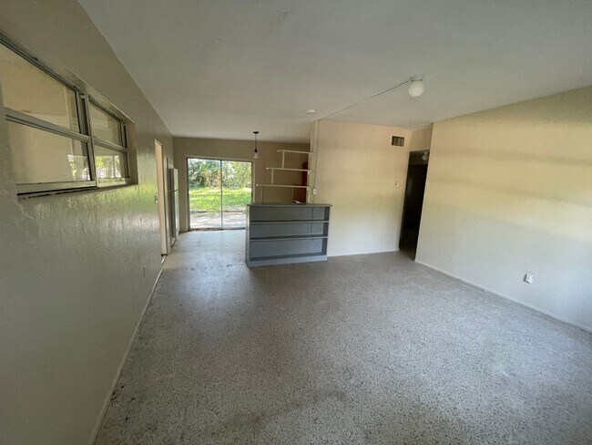 Building Photo - 2/1 Single Family Home