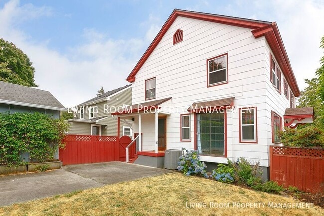 Building Photo - 2908 NE Skidmore St