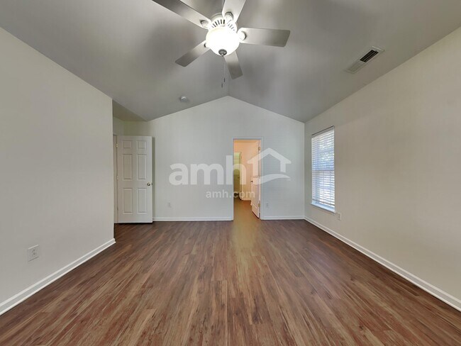 Building Photo - 7495 Sedgebrook Dr E