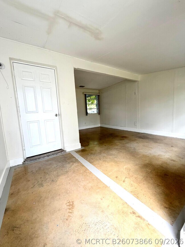 Building Photo - 3820 SW 61st Ave