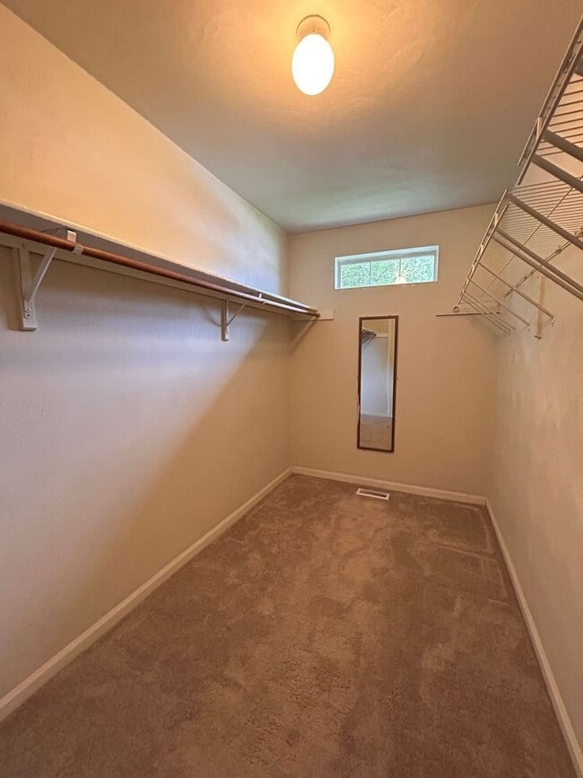Building Photo - Spacious & Updated 4-Bedroom Gem in the He...