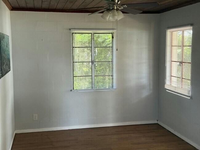 Building Photo - 8801 E Moonrise Ln