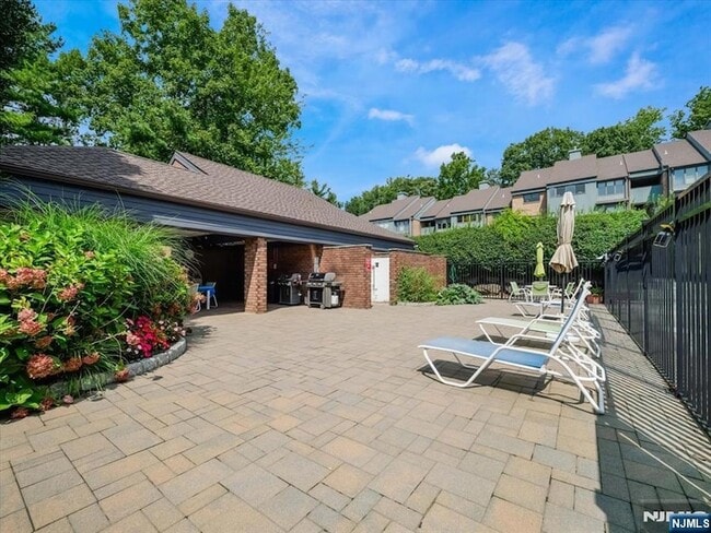 Building Photo - 241 Indian Hollow Court