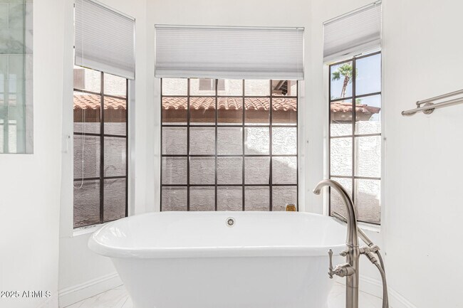 Building Photo - 9665 E Cochise Dr