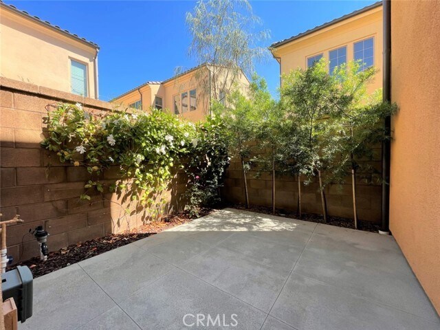 Building Photo - 119 Messenger