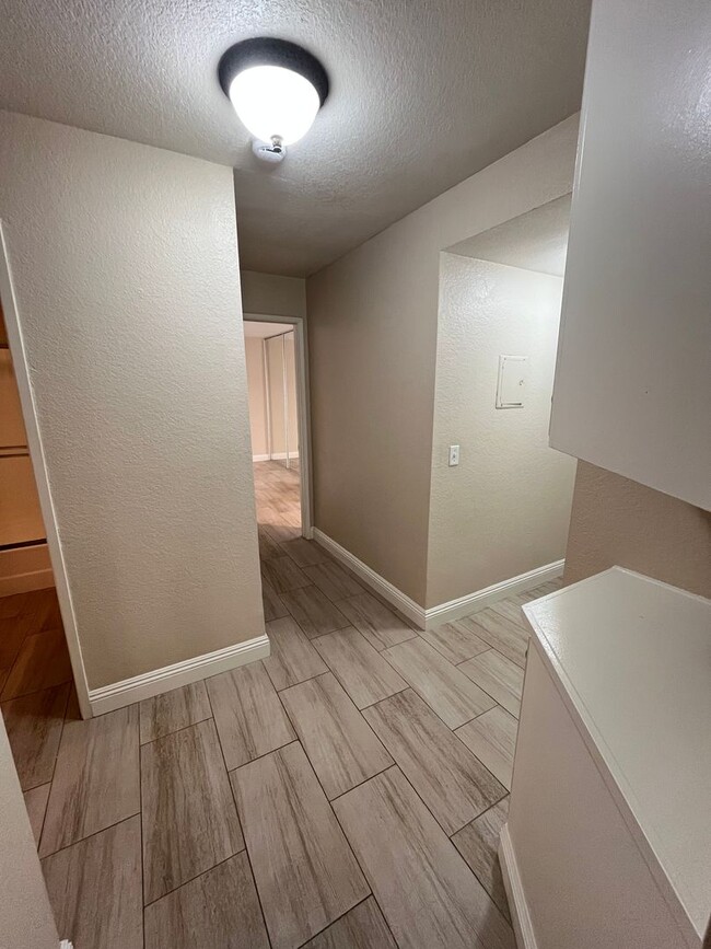 Building Photo - BEAUTIFULLY UPGRADED 1 STORY CONDO