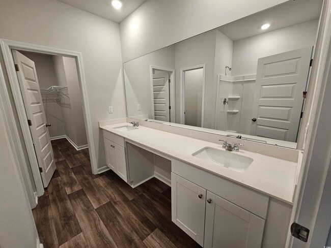 Building Photo - 805 Wapama St