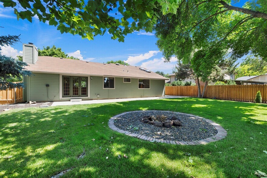 Building Photo - 3883 N Tumbleweed Pl