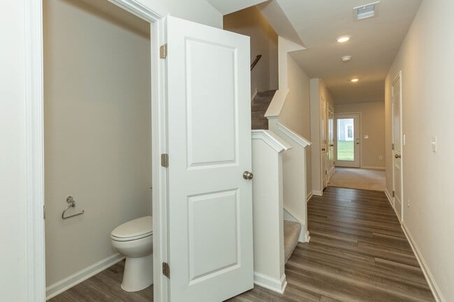 Building Photo - 3 Bed, 2 Full/2 Half Bath, Well Maintained...