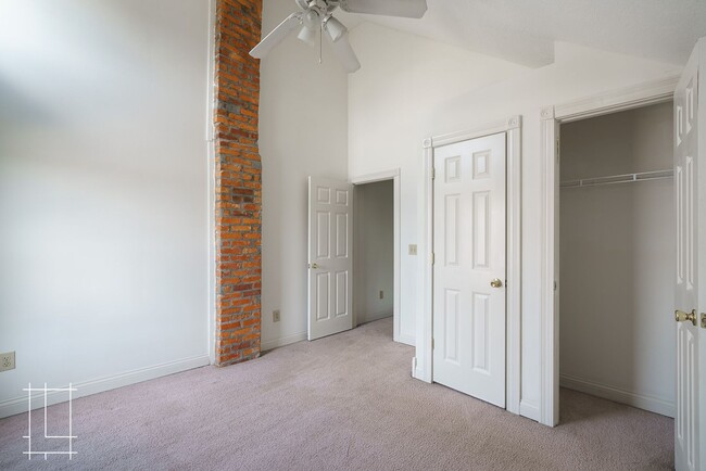 Building Photo - 193-195 Greenwood Ave