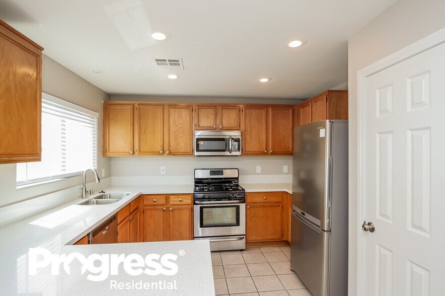 Building Photo - 9522 Green Spruce St