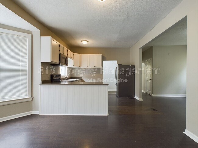 Building Photo - 5218 Highland Ave