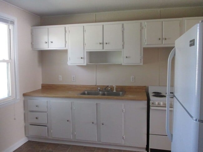 Building Photo - Nice two bedroom one bath duplex that is centrally located. Just minutes to area bases, beaches, ...