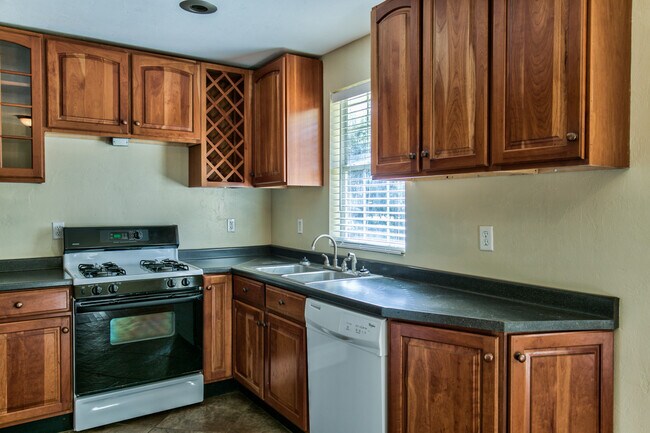 Building Photo - 2002